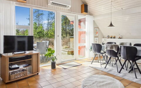 Efimija - 1.4Km from the Sea: Meubles, Design Intérieur, Sol, Sol, Bois, Plafond, Canapé, Chaise, Salon, Pièce