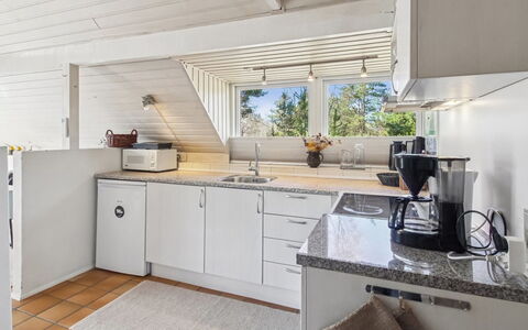 Efimija - 1.4Km from the Sea: Cuisine, Sol, Design Intérieur, Comptoir, Sol, Bois, Meubles, Plafond, Principaux Appliance, Cabinetry