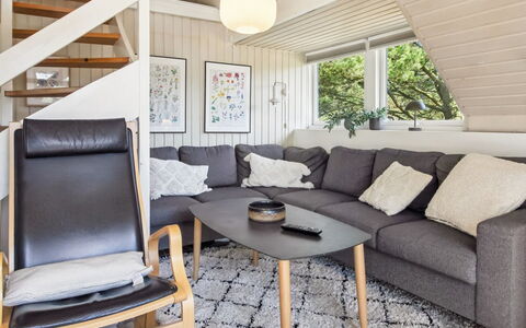 Efimija - 1.4Km from the Sea: Meubles, Mobilier De Jardin, Vaisselle, Table, Drinkware, Chaise, Tableau De Plein Air, Aliments, Bouteille