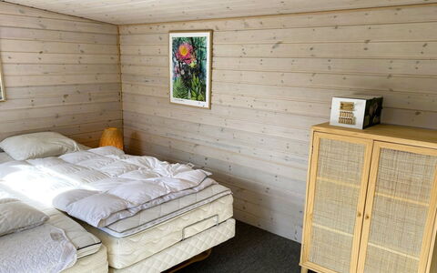 Hilde - 350M to the Fjord: Meubles, Bois, Sol, Sol, Design Intérieur, Pièce, Chambre, Plafond, Lit, Dur