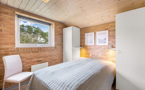 Dorithea - 1.3Km from the Sea: Mur, Bois, Chambre, Plafond, Design Intérieur, Domicile, Lit, Sol, Pièce, Literie
