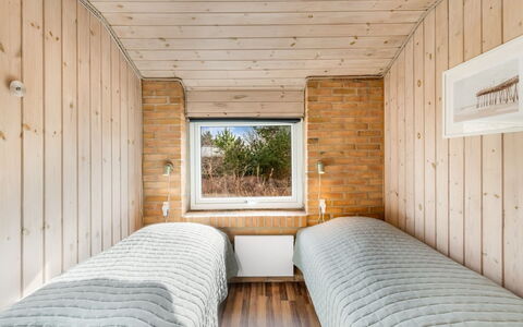 Dorithea - 1.3Km from the Sea: Bois, Sol, Sol, Chambre, Plafond, Tache De Bois, Dur, Planche, Lit, Literie