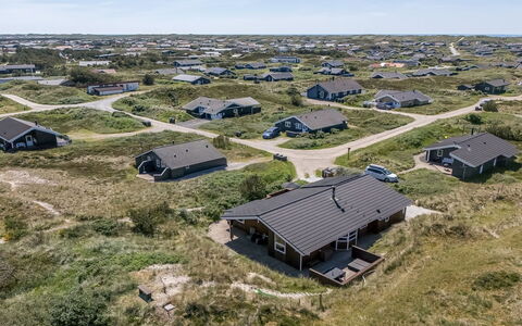 Aurore - 700M from the Sea: Herbe, Prairie, Paysage, Écorégion, Plaine, Communauté Des Plantes, Lot Terre, Mobilier De Jardin, Prairie, Formations Arbustives