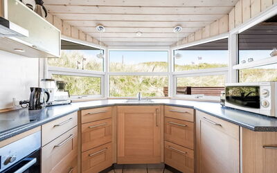 Aurore - 700M from the Sea