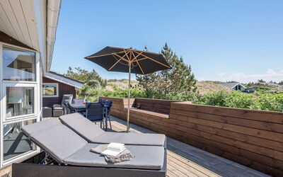 Aurore - 700M from the Sea