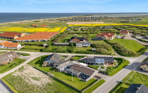 Mads - 400M from the Sea: Zone Résidentielle, Toit, Domicile, Vue Du Ciel, Maison, Paysage, Photographie Aérienne, Lot Terre, Banlieue, Plaine
