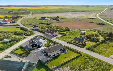 Mads - 400M from the Sea: Plaine, Vue Du Ciel, Paysage, Zone Résidentielle, Maison, Photographie Aérienne, Toit, Écorégion, Lot Terre, Zone Rurale