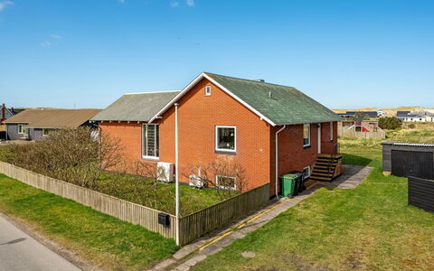 Hilppa - 400M from the Sea: Bois, Domicile, Porche, Plate-Forme, Dur, Toit, Tache De Bois, Parquet, Eco Hôtel