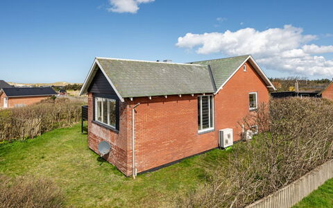 Hilppa - 400M from the Sea: Bois, Domicile, Porche, Plate-Forme, Dur, Toit, Tache De Bois, Parquet, Eco Hôtel