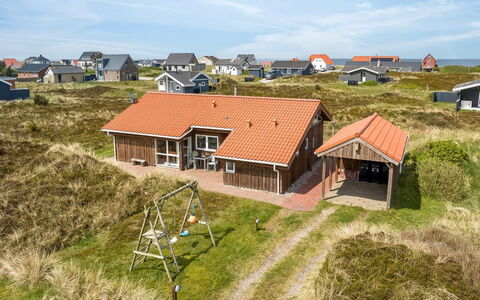 Hughe - 200M from the Sea: Meubles, Design Intérieur, Sol, Sol, Plafond, Pièce, Chaise, Table, Appartement, Table Cuisine Et Salle A Manger