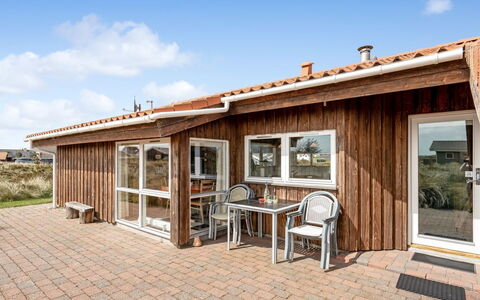Hughe - 200M from the Sea: Meubles, Design Intérieur, Sol, Sol, Plafond, Pièce, Chaise, Table, Appartement, Table Cuisine Et Salle A Manger