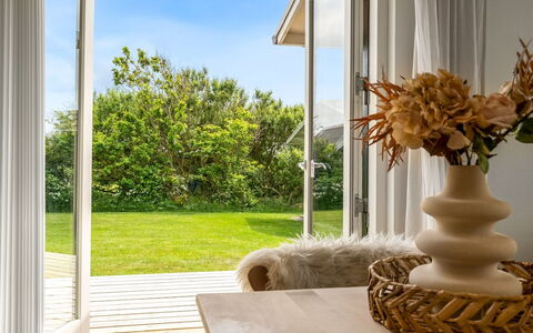 Gedda - from the Sea: Bleu, Arbuste, Chalet, Couverture De Sol, Jardin, Biens, Ombre, Aménagement Paysager, Ferme, Eco Hôtel