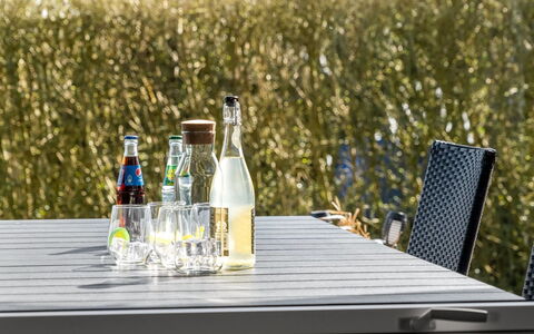 Ofrath - 350M to the Fjord: Meubles, Table, Vaisselle, Mobilier De Jardin, Tableau De Plein Air, Drinkware, Chaise, Aliments, Serveware, Table Cuisine Et Salle A Manger