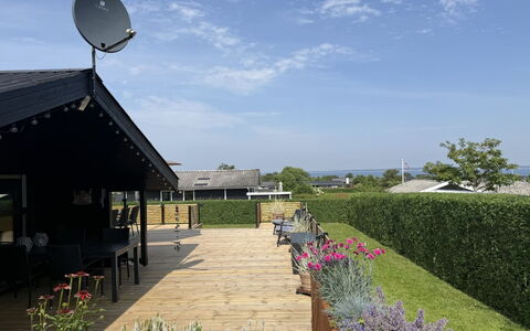 Ofrath - 350M to the Fjord: Toit, Domicile, Lot Terre, Chalet, Ombre, Jardin, Porche, Cour, Aménagement Paysager, Biens