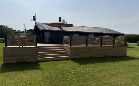 Ofrath - 350M to the Fjord: Ciel, Toit, Architecture, Chalet, Lot Terre, Domicile, Plaine, Ombre, Batiments Jardin, Siding