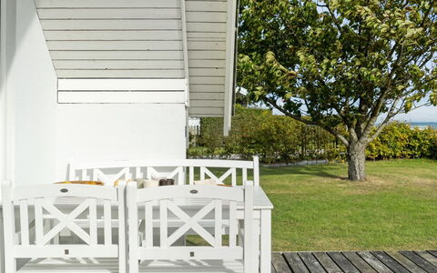 Jolanta - 20M from the Sea: Bois, Domicile, Porche, Plate-Forme, Dur, Toit, Tache De Bois, Parquet, Eco Hôtel