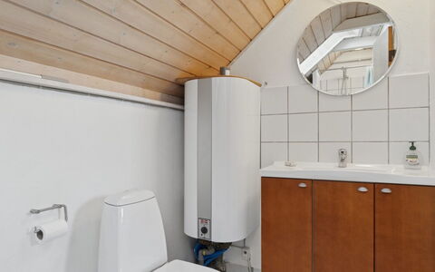 Jolanta - 20M from the Sea: Luminaire Plomberie, Sol, Sol, Bois, Évier, Lavabo, Robinet, Design Intérieur, Salle De Bains, Toilette