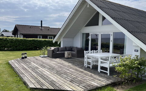Jolanta - 20M from the Sea: Bois, Domicile, Porche, Plate-Forme, Dur, Toit, Tache De Bois, Parquet, Eco Hôtel