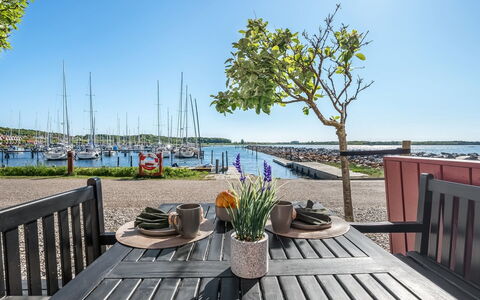Ethly - 10M from the Sea: Toit, Domicile, Porte, Chalet, Ombre, Siding, Cour, Biens, Arrière-Cour