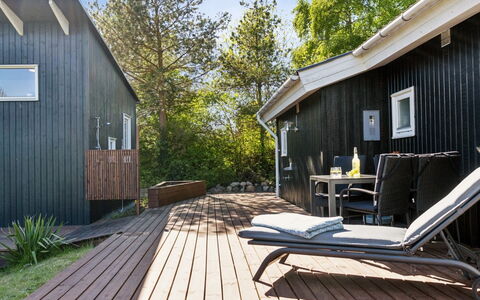 Sheemen - 900M from the Sea: Toit, Maison, Domicile, Chalet, Porte, Siding, Plate-Forme, Porche, Planche, Dur