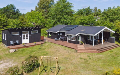 Sheemen - 900M from the Sea: Toit, Maison, Domicile, Chalet, Porte, Siding, Plate-Forme, Porche, Planche, Dur