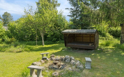 Sheemen - 900M from the Sea: Toit, Maison, Domicile, Chalet, Porte, Siding, Plate-Forme, Porche, Planche, Dur