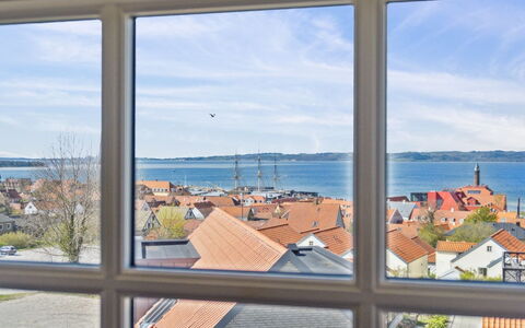 Fania - 500M from the Sea: Toit, Maison, Domicile, Chalet, Porte, Siding, Plate-Forme, Porche, Planche, Dur