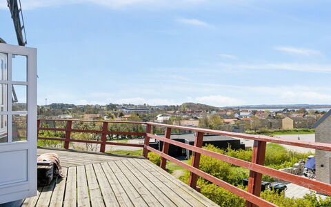 Fania - 500M from the Sea: Toit, Maison, Domicile, Chalet, Porte, Siding, Plate-Forme, Porche, Planche, Dur