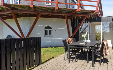 Fania - 500M from the Sea: Toit, Maison, Domicile, Chalet, Porte, Siding, Plate-Forme, Porche, Planche, Dur