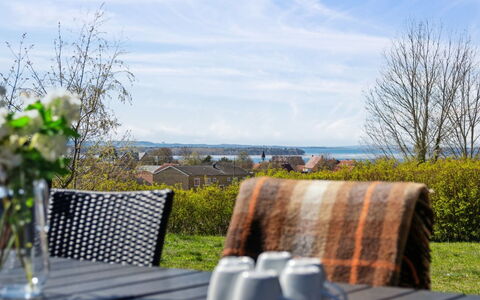 Fania - 500M from the Sea: Toit, Maison, Domicile, Chalet, Porte, Siding, Plate-Forme, Porche, Planche, Dur