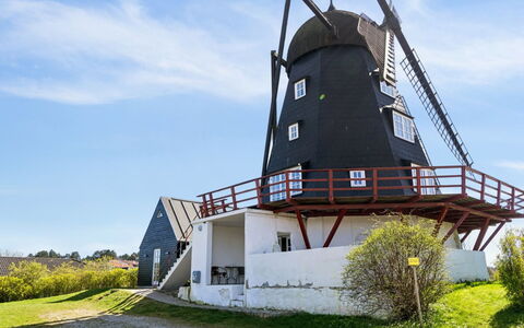 Fania - 500M from the Sea: Toit, Maison, Domicile, Chalet, Porte, Siding, Plate-Forme, Porche, Planche, Dur