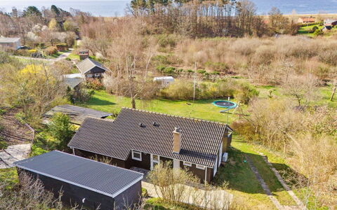 Usbjorn - 500M from the Sea: Maison, Toit, Zone Résidentielle, Domicile, Paysage, Chalet, Zone Rurale, Lot Terre, Établissements Humains, Biens
