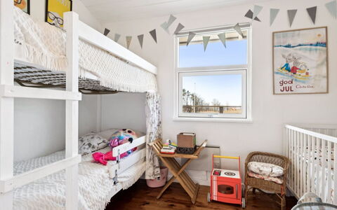 Usbjorn - 500M from the Sea: Design Intérieur, Lit Superposé, Mur, Chambre, Meubles, Lit, Linge, Literie, Textile, Sol