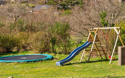 Usbjorn - 500M from the Sea: Bleu, Herbe, Équipement Extérieur Play, Chute, Toboggan, Terrain De Jeux, Jardin, Ombre, Pelouse, Loisir