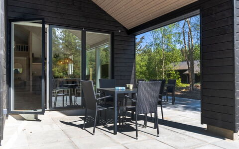 Laina - 250M from the Sea: Maison, Domicile, Toit, Chalet, Biens, Aménagement Paysager, Batiments Jardin, Siding, Ferme