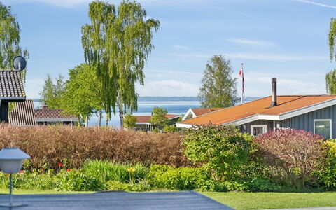 Manfred - 250M from the Sea: Piscine, Mobilier De Jardin, Meubles, Recours, Dalle, Eco Hôtel, Ombre, Chaise, Loisir, Biens