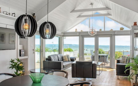Michel - 25M from the Sea: Design Intérieur, Plafond, Luminaire, Sol, Domicile, Salon, Canapé, Sol, Lustre, Porte