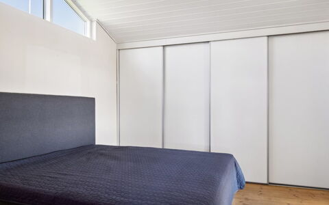 Michel - 25M from the Sea: Bois, Design Intérieur, Sol, Chambre, Sol, Plafond, Lit, Drap De Lit, Pièce, Literie