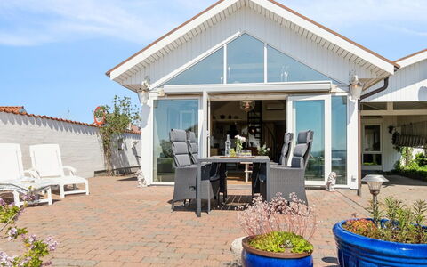 Michel - 25M from the Sea: Cuisine, Comptoir, Appareil De Cuisine, Sol, Cabinetry, Design Intérieur, Principaux Appliance, Sol, Domicile, Meubles