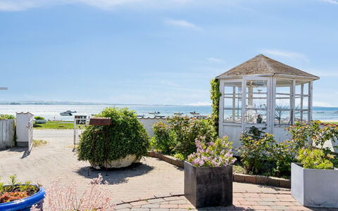 Michel - 25M from the Sea: Cuisine, Comptoir, Appareil De Cuisine, Sol, Cabinetry, Design Intérieur, Principaux Appliance, Sol, Domicile, Meubles