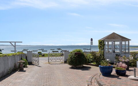 Michel - 25M from the Sea: Herbe, Vert, Maison, Chalet, Prairie, Zone Rurale, Écorégion, Paysage, Lot Terre, Arbuste
