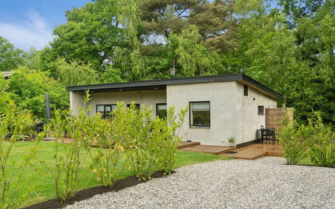 Roze - 450M from the Sea: Maison, Domicile, Porte, Toit, Chalet, Biens, Jardin, Ombre, Siding, Cour