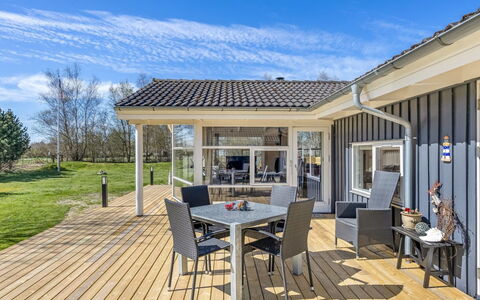 Anastaja - 550M from the Sea: Bleu, Arbuste, Chalet, Couverture De Sol, Jardin, Biens, Ombre, Aménagement Paysager, Ferme, Eco Hôtel