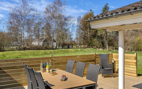 Anastaja - 550M from the Sea: Meubles, Design Intérieur, Bois, Plafond, Sol, Sol, Parquet, Table Cuisine Et Salle A Manger, Table, Luminaire