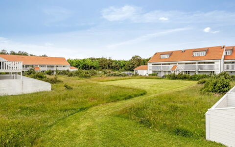 Jelke - 1Km from the Sea: Meubles, Design Intérieur, Sol, Sol, Plafond, Pièce, Chaise, Table, Appartement, Table Cuisine Et Salle A Manger