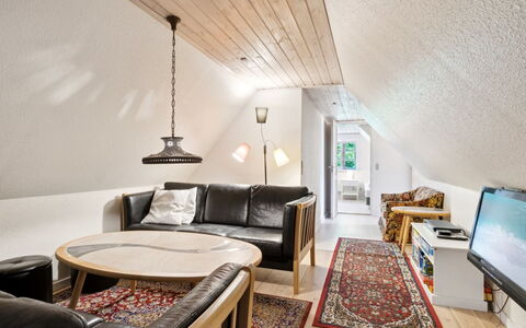 Ieva - 3.9Km from the Sea: Domicile, Zone Résidentielle, Maison, Chalet, Toit, Lot Terre, Siding, Jardin, Biens, Pelouse