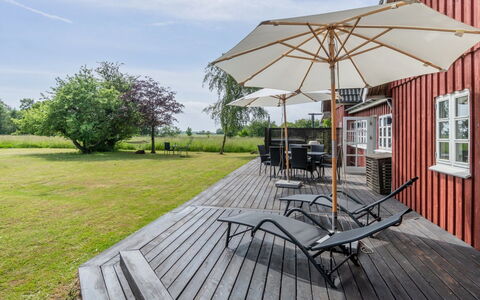 Ieva - 3.9Km from the Sea: Domicile, Zone Résidentielle, Maison, Chalet, Toit, Lot Terre, Siding, Jardin, Biens, Pelouse