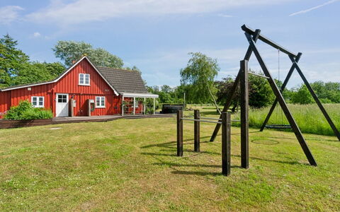 Ieva - 3.9Km from the Sea: Domicile, Zone Résidentielle, Maison, Chalet, Toit, Lot Terre, Siding, Jardin, Biens, Pelouse