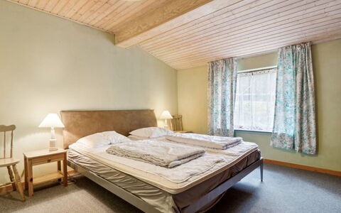 Awa - 800M from the Sea: Lit, Design Intérieur, Chambre, Sol, Drap De Lit, Sol, Literie, Bois, Plafond, Meubles