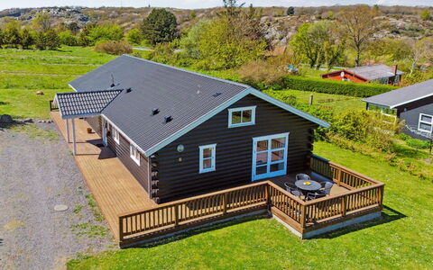 Hjalmar - 400M from the Sea: Meubles, Design Intérieur, Sol, Sol, Plafond, Pièce, Chaise, Table, Appartement, Table Cuisine Et Salle A Manger